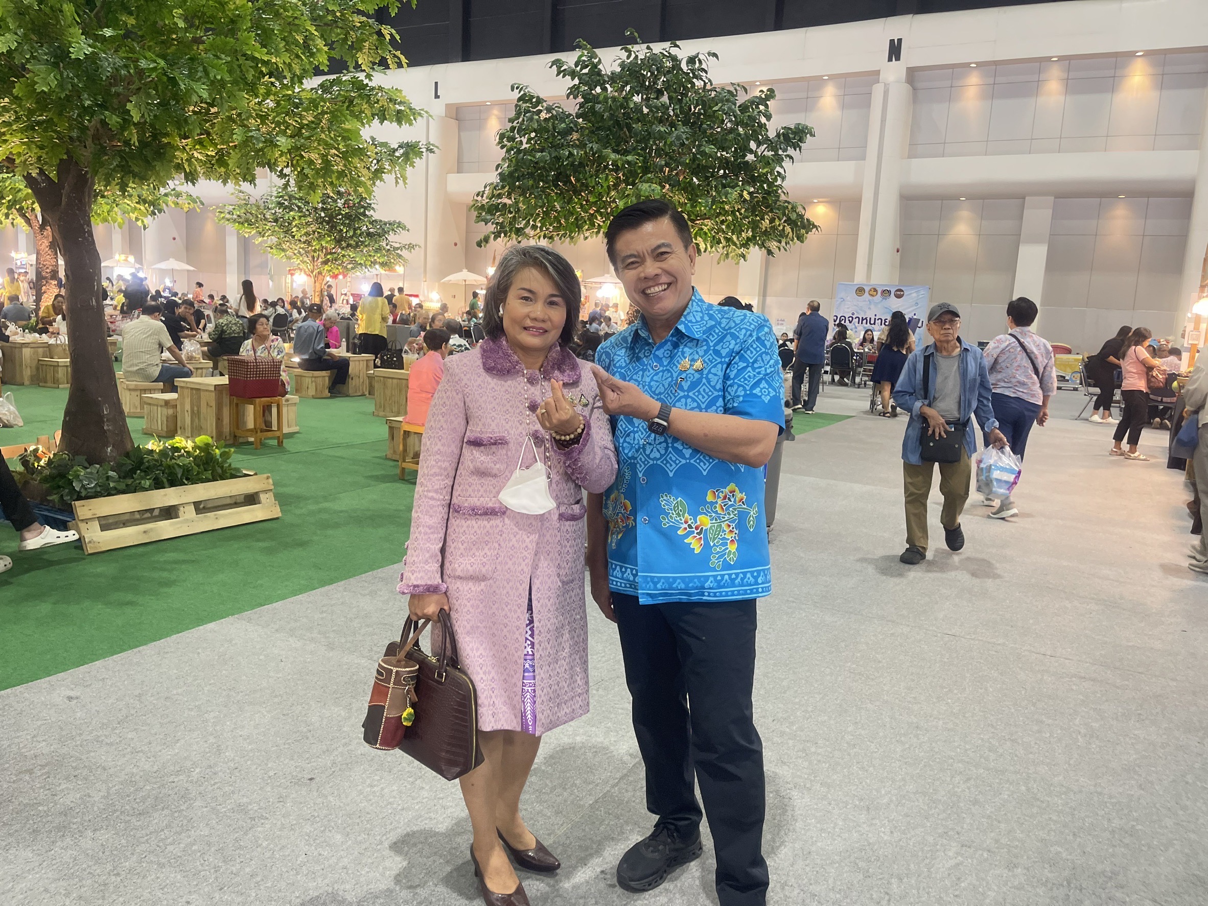 🎉👍 จังหวัดชลบุรี ร่วมพิธีเปิดงาน OTOP Midyear 2025 “OTOP ทันโลก ทันสมัย เศรษฐกิจไทยยั่งยืน”