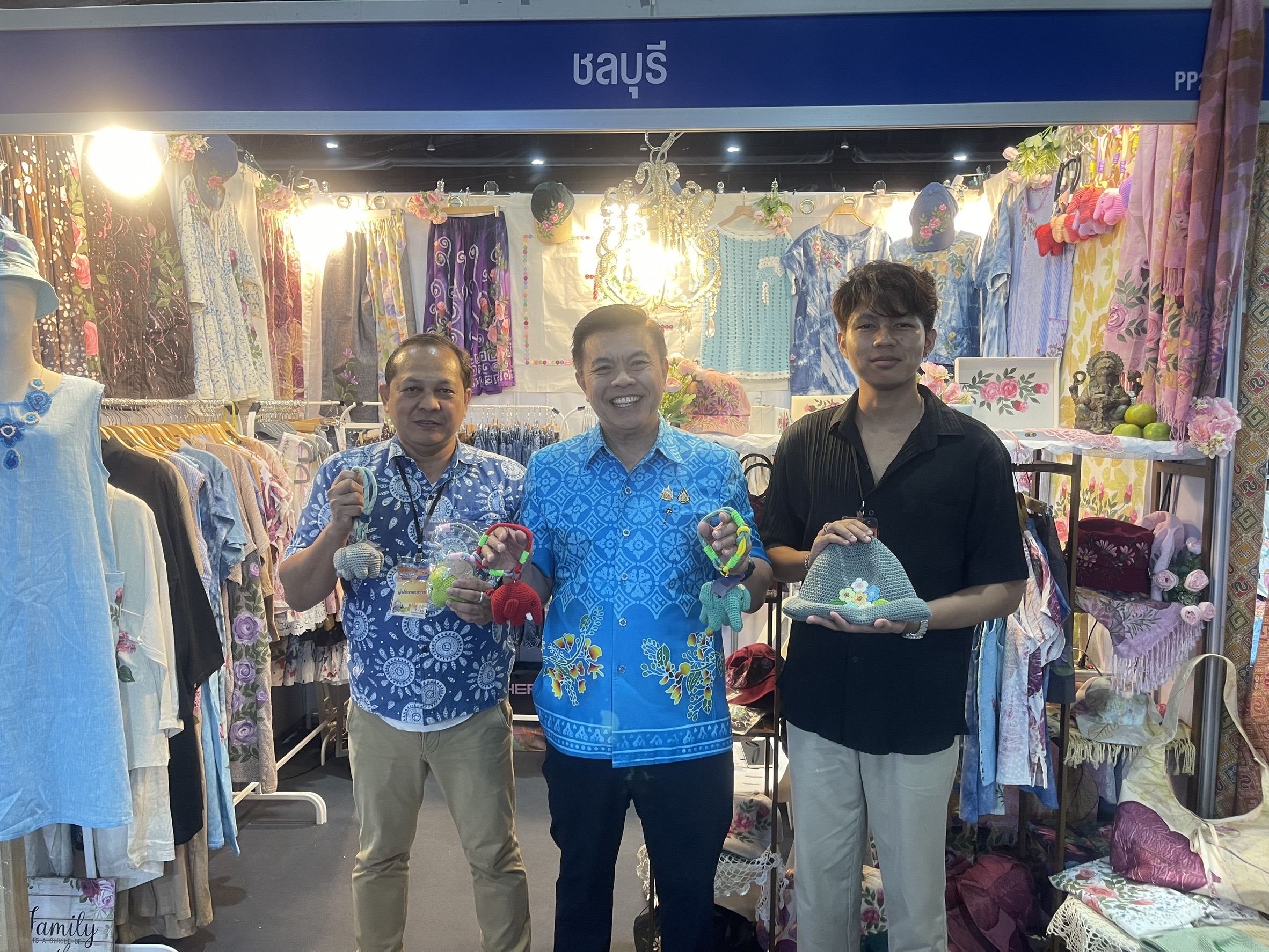 🎉👍 จังหวัดชลบุรี ร่วมพิธีเปิดงาน OTOP Midyear 2025 “OTOP ทันโลก ทันสมัย เศรษฐกิจไทยยั่งยืน”