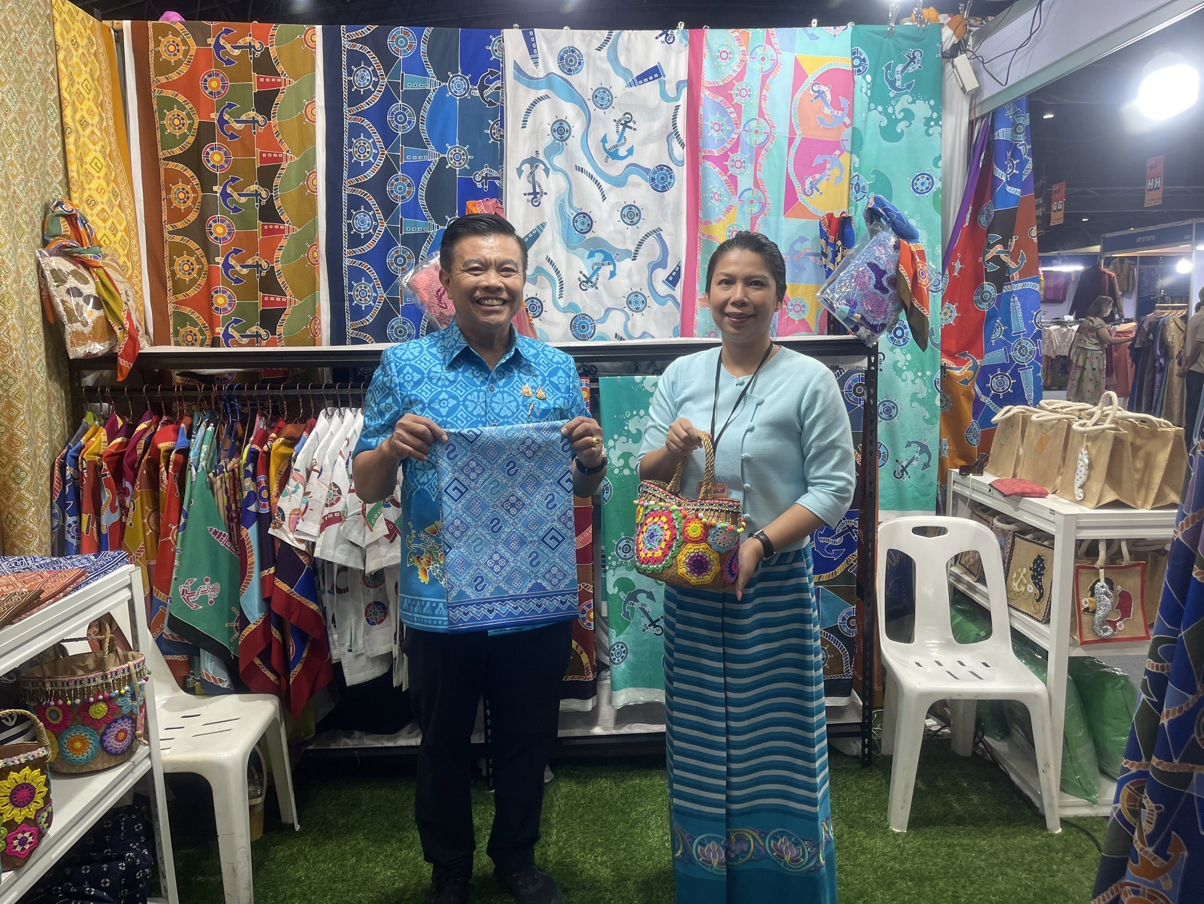 🎉👍 จังหวัดชลบุรี ร่วมพิธีเปิดงาน OTOP Midyear 2025 “OTOP ทันโลก ทันสมัย เศรษฐกิจไทยยั่งยืน”