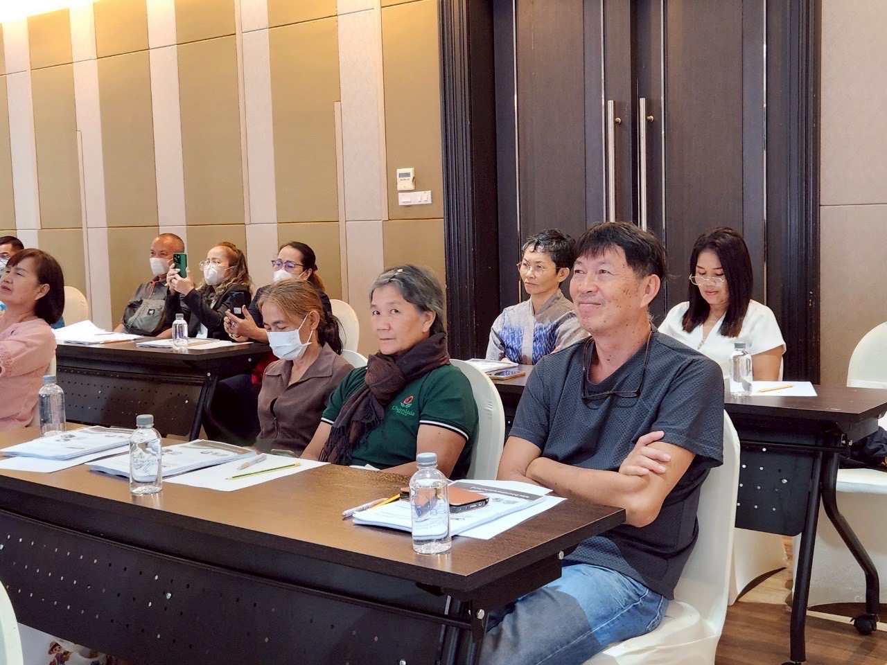 🥬🌿 พช.ชลบุรี ดำเนินโครงการส่งเสริมและพัฒนาศักยภาพเครือข่ายเกษตรปลอดภัยระดับจังหวัด มุ่งยกระดับคุณภาพสินค้าเกษตรสู่มาตรฐานสากล