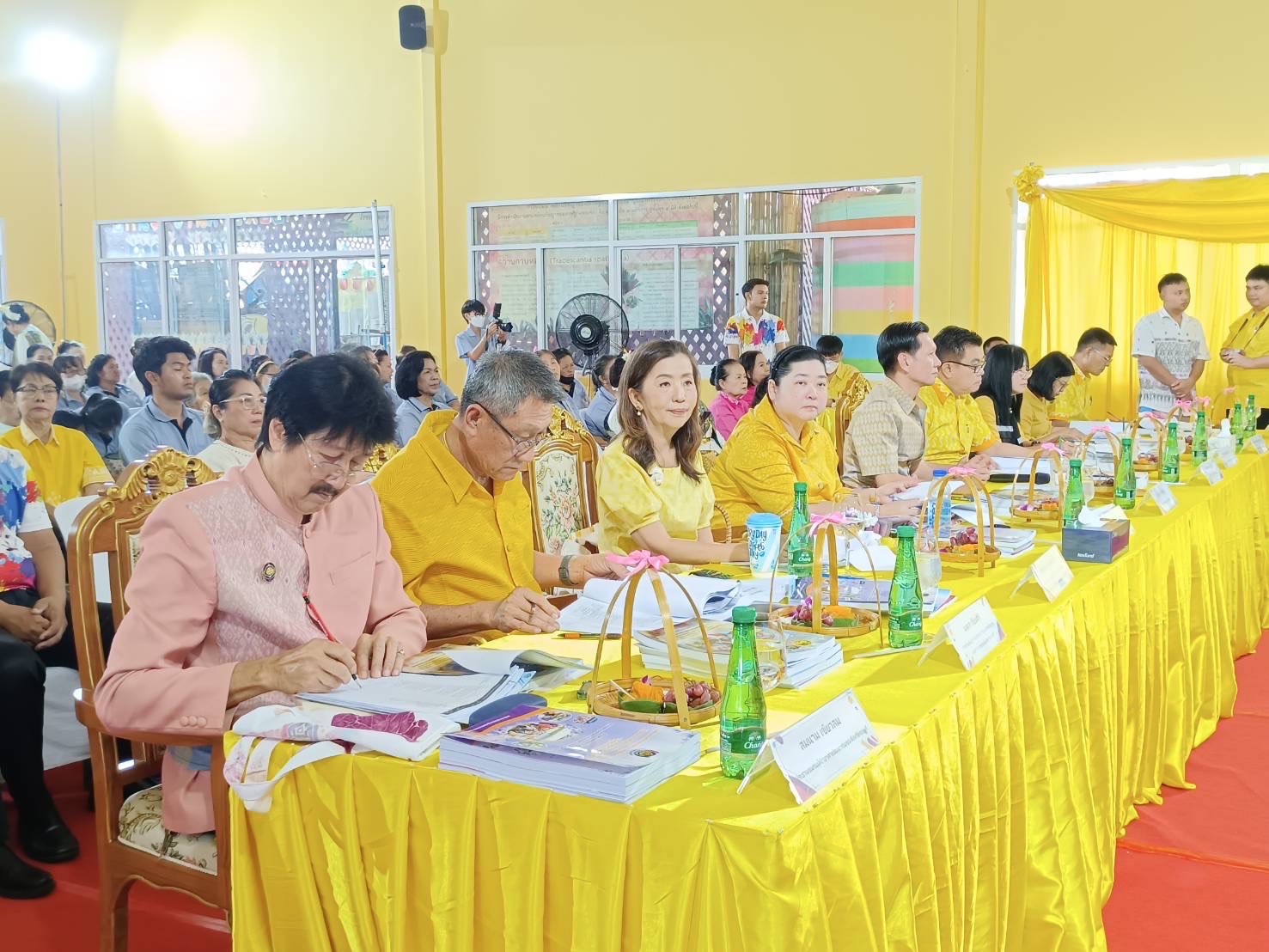 🏕️พช.ชลบุรี ลงพื้นที่คัดสรรกิจกรรมพัฒนาชุมชนดีเด่น ระดับจังหวัด และคัดเลือกคนกองทุนพัฒนาบทบาทสตรี ตามโครงการเชิดชูเกียรติคนกองทุนพัฒนาบทบาทสตรีดีเด่น ประจำปี 2568