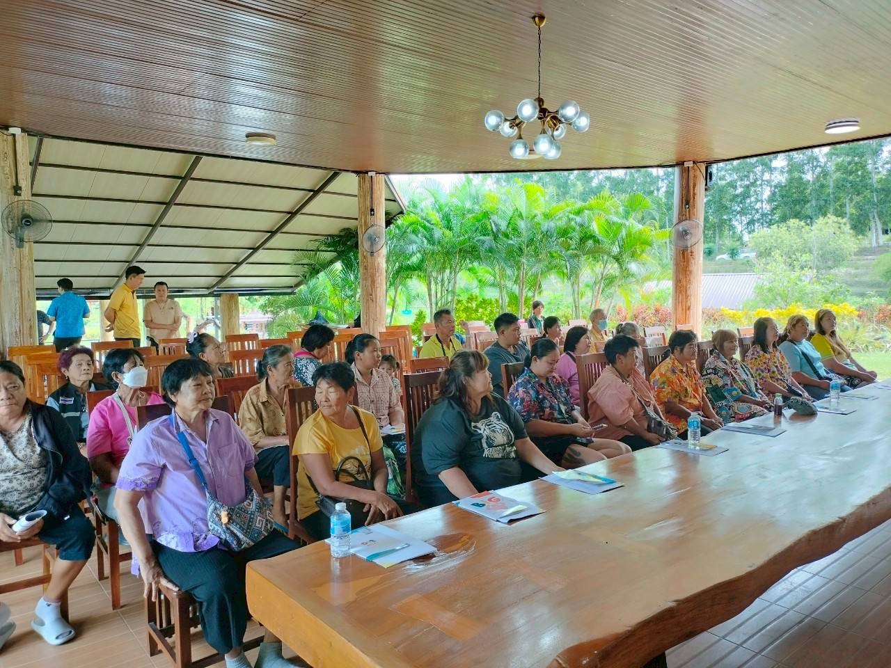 🌊 พช. ชลบุรี ดำเนินโครงการสนองพระราชดำริโครงการอนุรักษ์พันธุกรรมพืชฯ (อพ.สธ.) กิจกรรม ขยายผลการจัดทำแปลงอนุรักษ์พันธุกรรมพืช