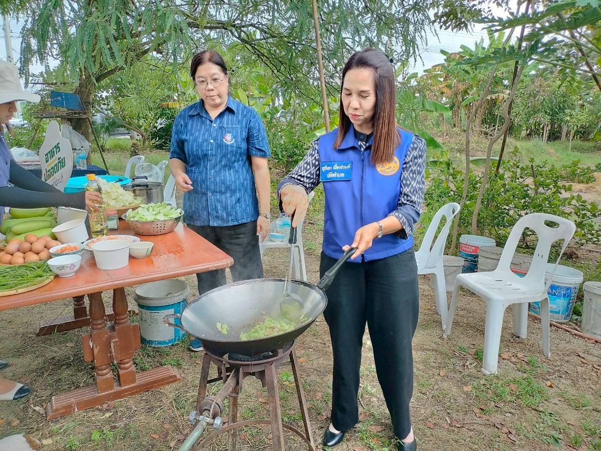 🥬🌾พช.ชลบุรี ดำเนินงานโครงการส่งเสริมกิจกรรมทางนี้มีผล ผู้คนรักกัน