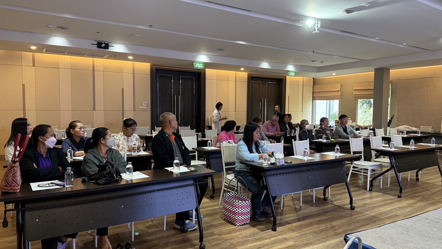 🌊 พช. ชลบุรี ดำเนินโครงการส่งเสริมการพัฒนาธุรกิจของกลุ่มผู้ผลิต ผู้ประกอบการ และเครือข่ายเกษตรปลอดภัย สู่ผู้ประกอบการชุมชน