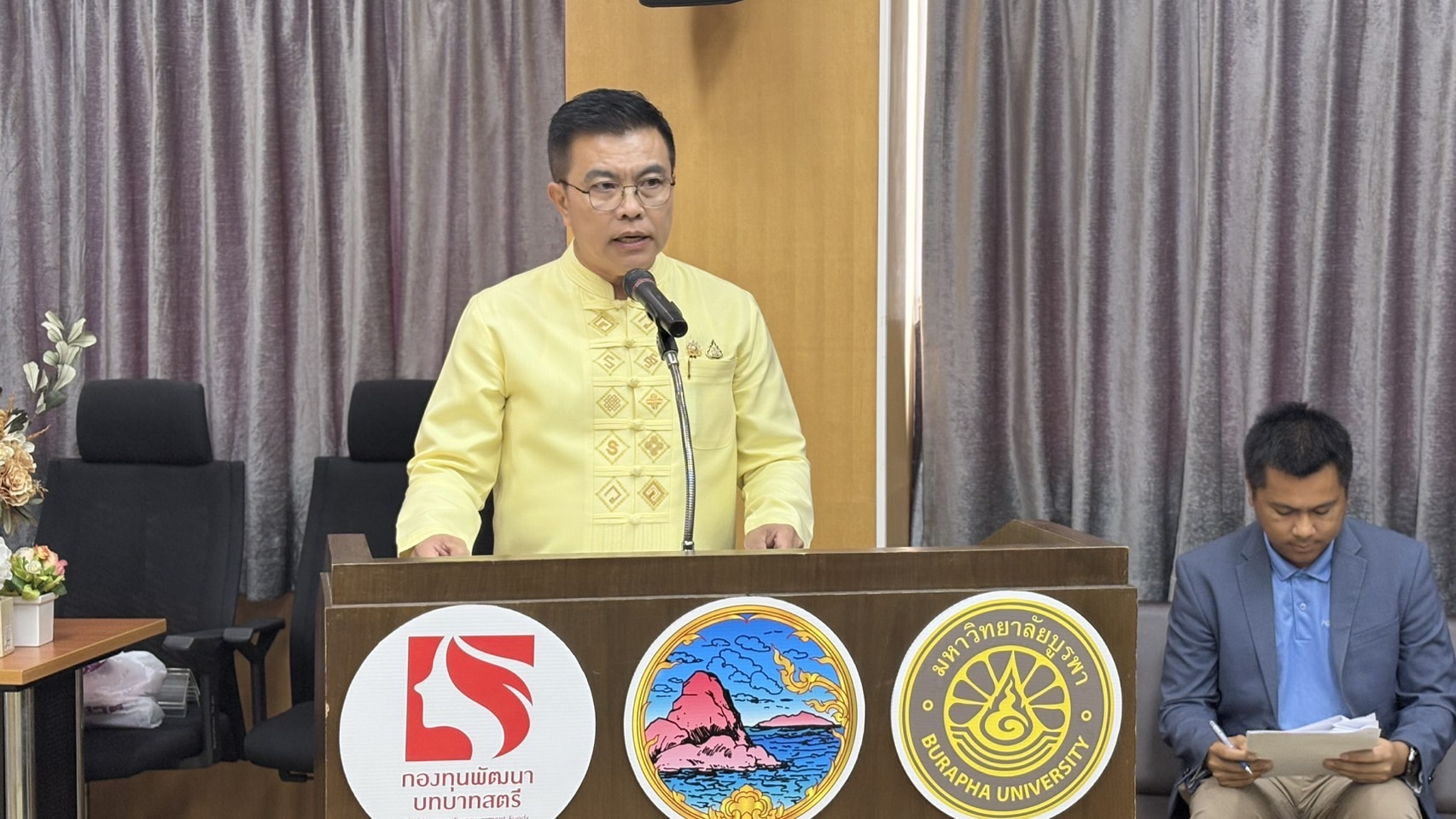 💁🏻‍♀️ จังหวัดชลบุรี จัดพิธีลงนามบันทึกความเข้าใจความร่วมมือทางวิชาการการขับเคลื่อนงานกองทุนพัฒนาบทบาทสตรีจังหวัดชลบุรี ร่วมกับมหาวิทยาลัยบูรพา