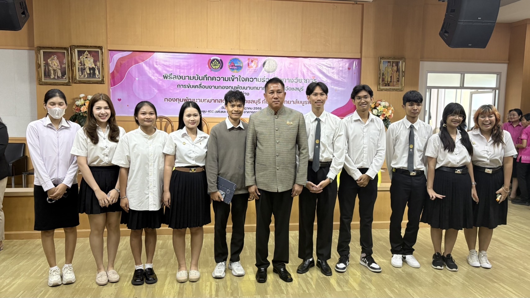 💁🏻‍♀️ จังหวัดชลบุรี จัดพิธีลงนามบันทึกความเข้าใจความร่วมมือทางวิชาการการขับเคลื่อนงานกองทุนพัฒนาบทบาทสตรีจังหวัดชลบุรี ร่วมกับมหาวิทยาลัยบูรพา