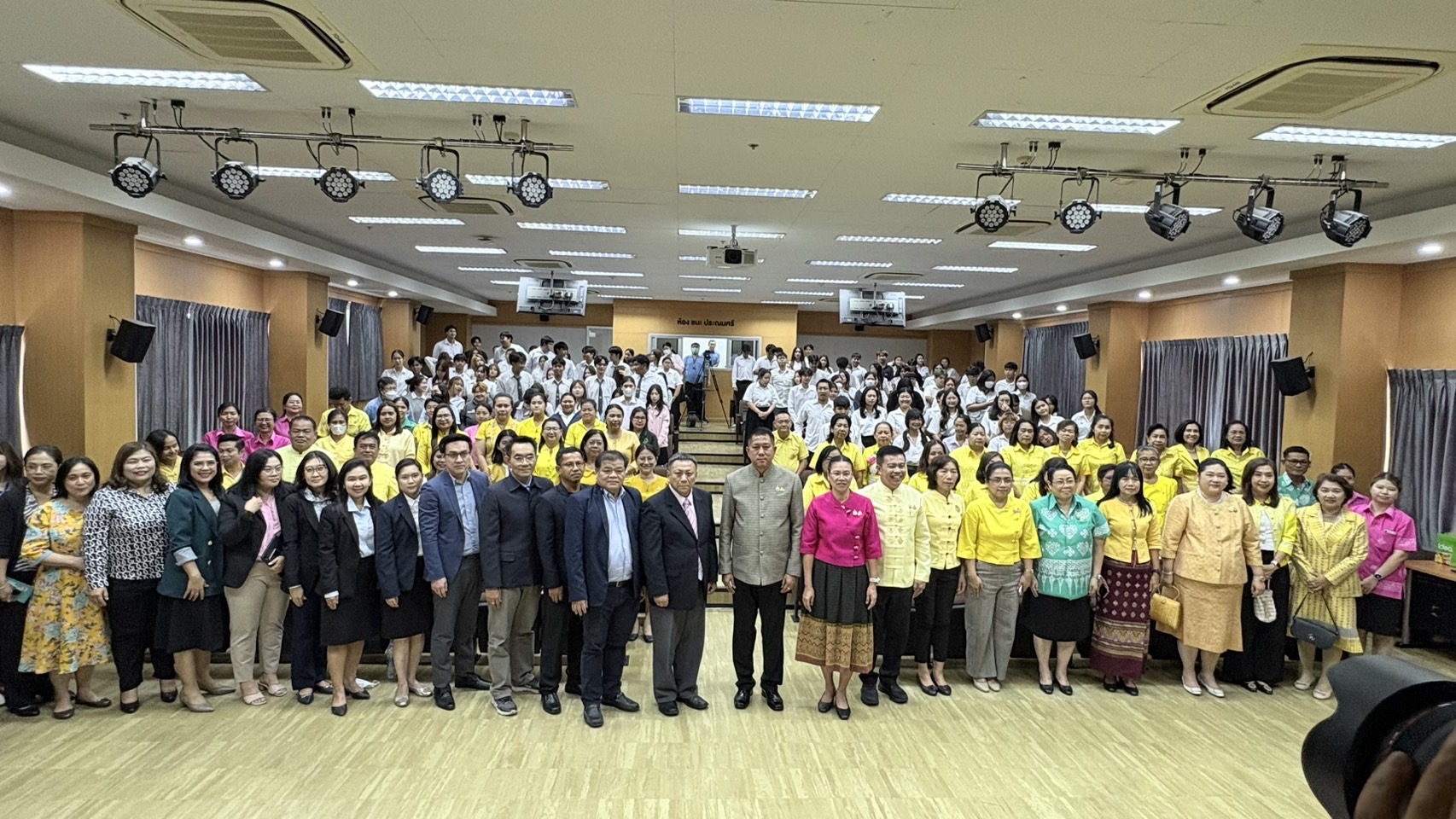 💁🏻‍♀️ จังหวัดชลบุรี จัดพิธีลงนามบันทึกความเข้าใจความร่วมมือทางวิชาการการขับเคลื่อนงานกองทุนพัฒนาบทบาทสตรีจังหวัดชลบุรี ร่วมกับมหาวิทยาลัยบูรพา