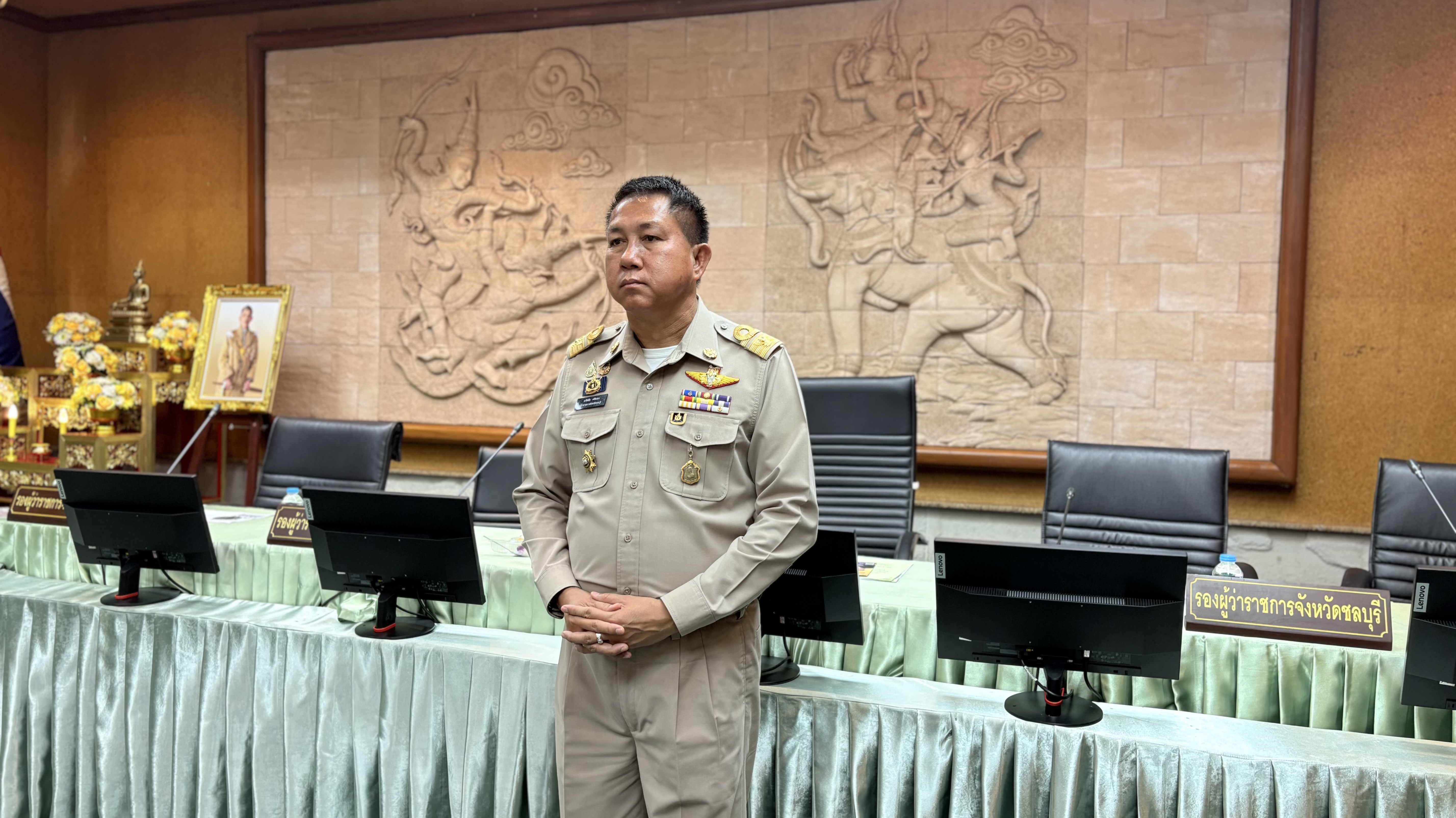 💠💠 พช.ชลบุรี จัดพิธีมอบเกียรติบัตร  แก่ผู้นำที่ผ่านการคัดสรรกิจกรรมพัฒนาชุมชนดีเด่นระดับจังหวัด และคัดเลือกคนกองทุนพัฒนาบทบาทสตรีดีเด่นระดับจังหวัด ตามโครงการเชิดชูเกียรติคนกองทุนพัฒนาบทบาทสตรี ประจำปี 2568