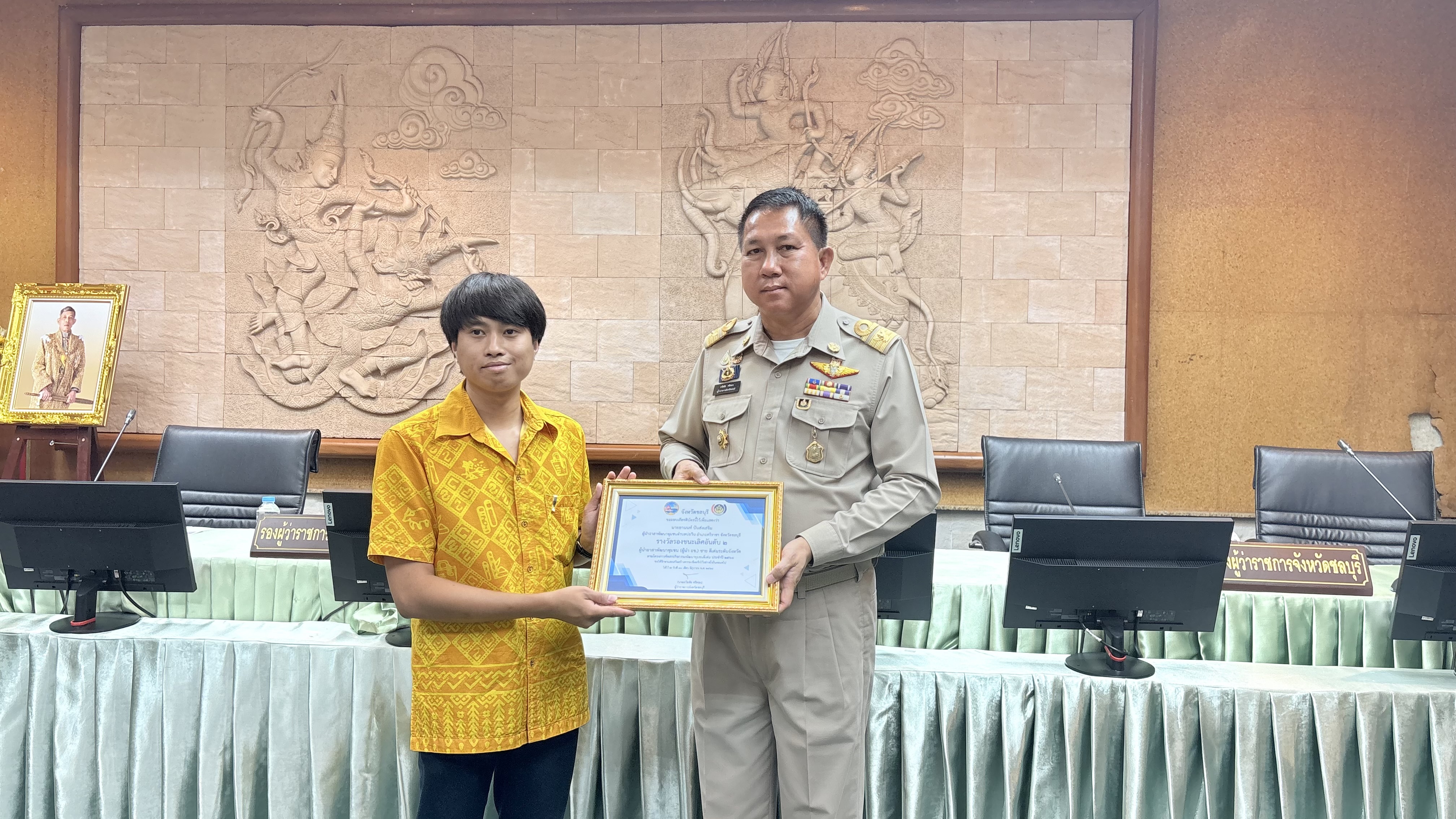 💠💠 พช.ชลบุรี จัดพิธีมอบเกียรติบัตร  แก่ผู้นำที่ผ่านการคัดสรรกิจกรรมพัฒนาชุมชนดีเด่นระดับจังหวัด และคัดเลือกคนกองทุนพัฒนาบทบาทสตรีดีเด่นระดับจังหวัด ตามโครงการเชิดชูเกียรติคนกองทุนพัฒนาบทบาทสตรี ประจำปี 2568