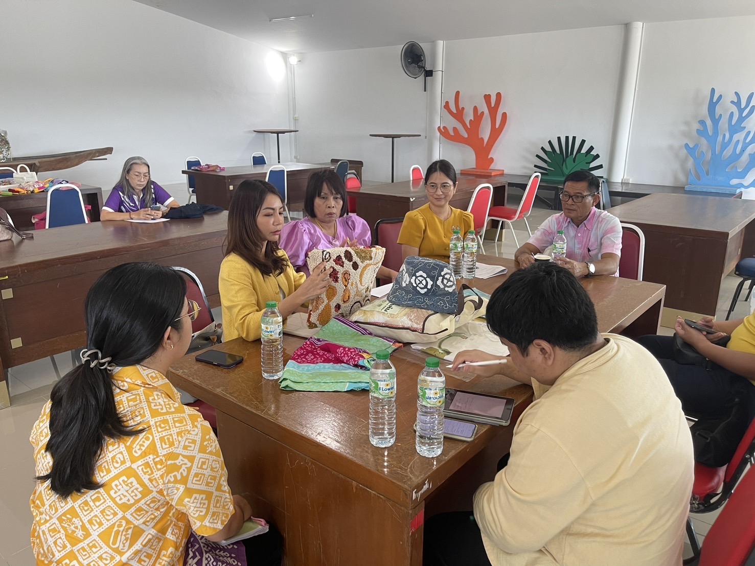 🌊 พช.ชลบุรี ร่วมติดตาม และสนับสนุนการดำเนินงานโครงการพัฒนาศักยภาพผู้ประกอบการสู่ยุค 4.0 และการจัดตั้งสถาบันส่งเสริมความรู้ภูมิปัญญา (OTOP Academy)