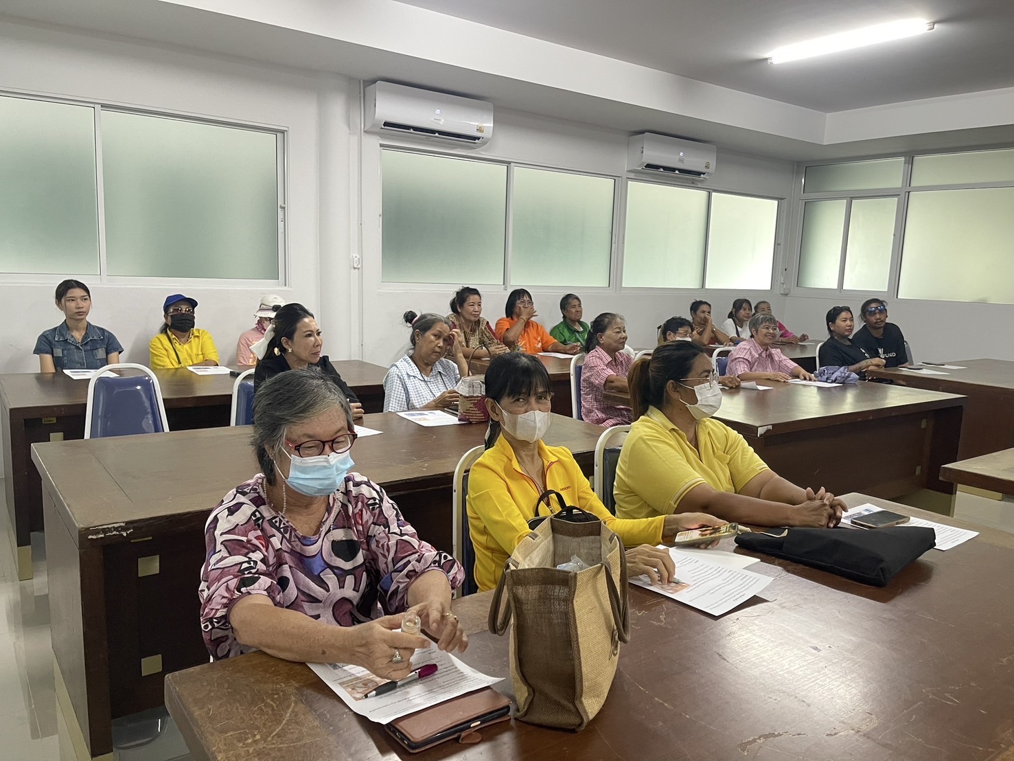 🌊 พช.ชลบุรี ร่วมติดตาม และสนับสนุนการดำเนินงานโครงการพัฒนาศักยภาพผู้ประกอบการสู่ยุค 4.0 และการจัดตั้งสถาบันส่งเสริมความรู้ภูมิปัญญา (OTOP Academy)