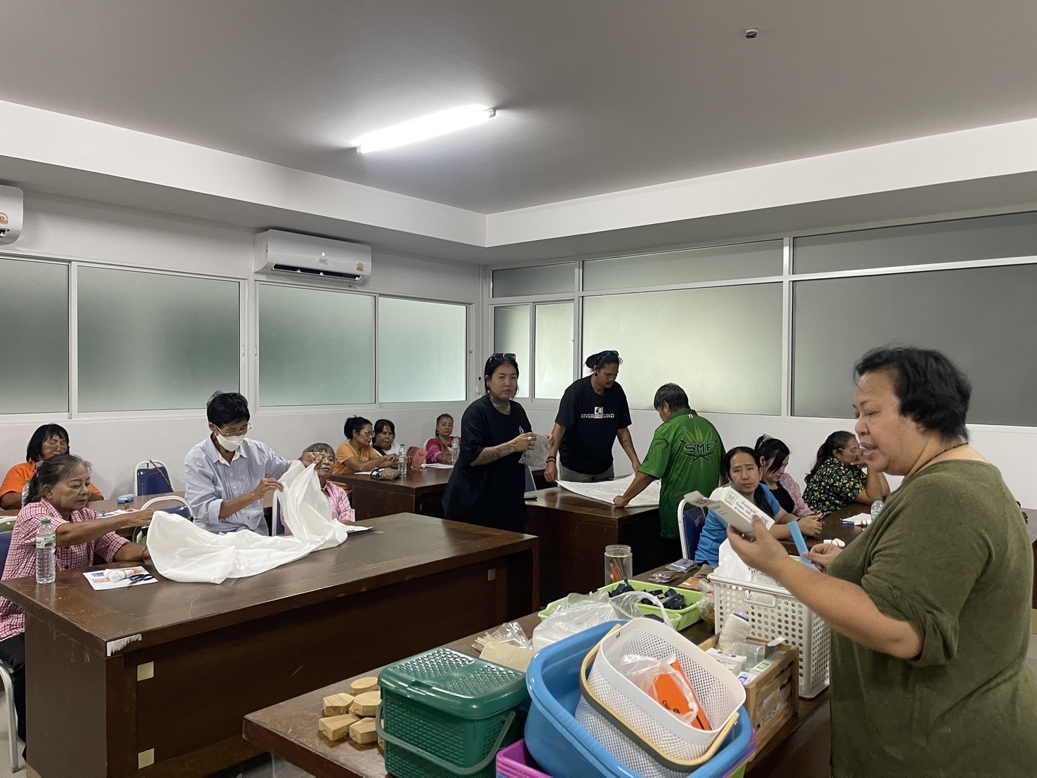 🌊 พช.ชลบุรี ร่วมติดตาม และสนับสนุนการดำเนินงานโครงการพัฒนาศักยภาพผู้ประกอบการสู่ยุค 4.0 และการจัดตั้งสถาบันส่งเสริมความรู้ภูมิปัญญา (OTOP Academy)