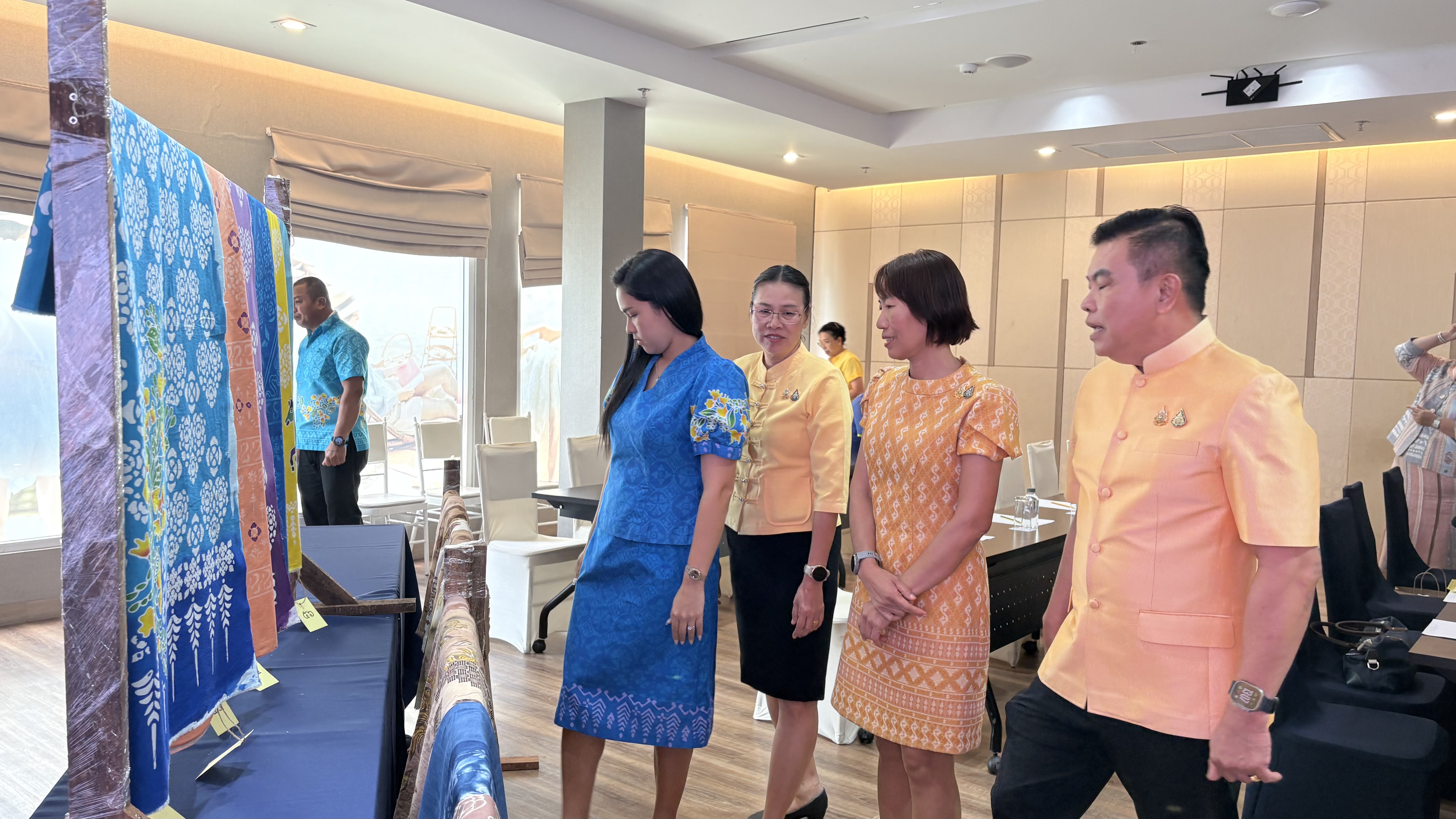 จังหวัดชลบุรี ประกวดผ้าลายพระราชทาน “ผ้าลายสิริราชพัสตราภรณ์” และงานหัตถกรรม จังหวัดชลบุรี ประจำปี 2568