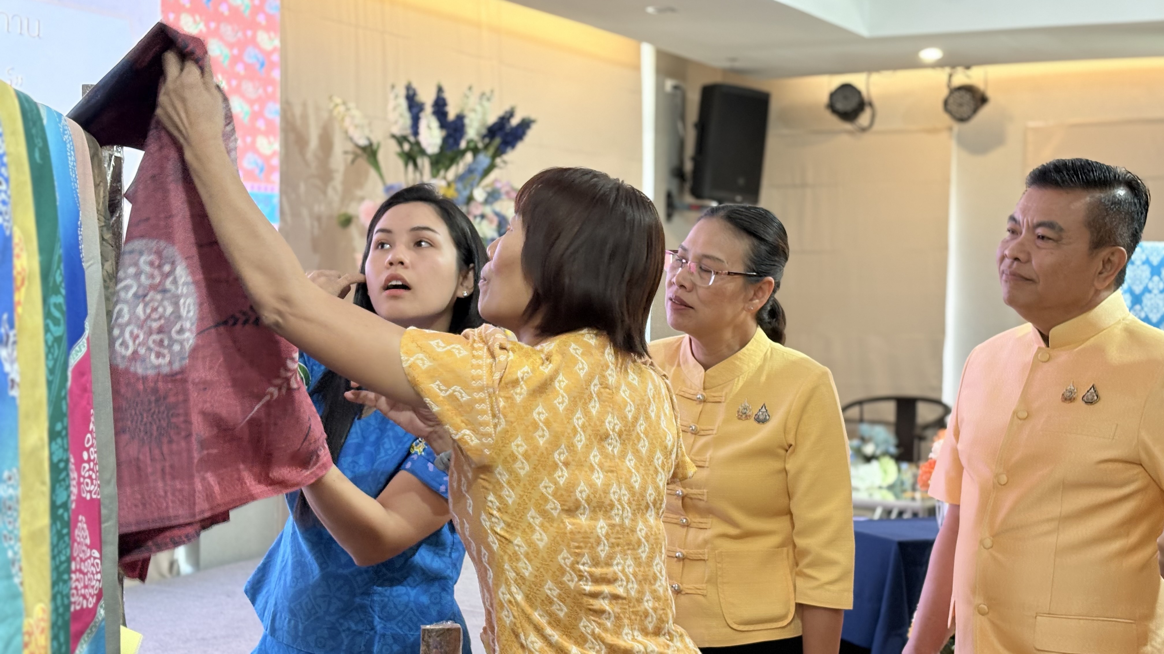 จังหวัดชลบุรี ประกวดผ้าลายพระราชทาน “ผ้าลายสิริราชพัสตราภรณ์” และงานหัตถกรรม จังหวัดชลบุรี ประจำปี 2568