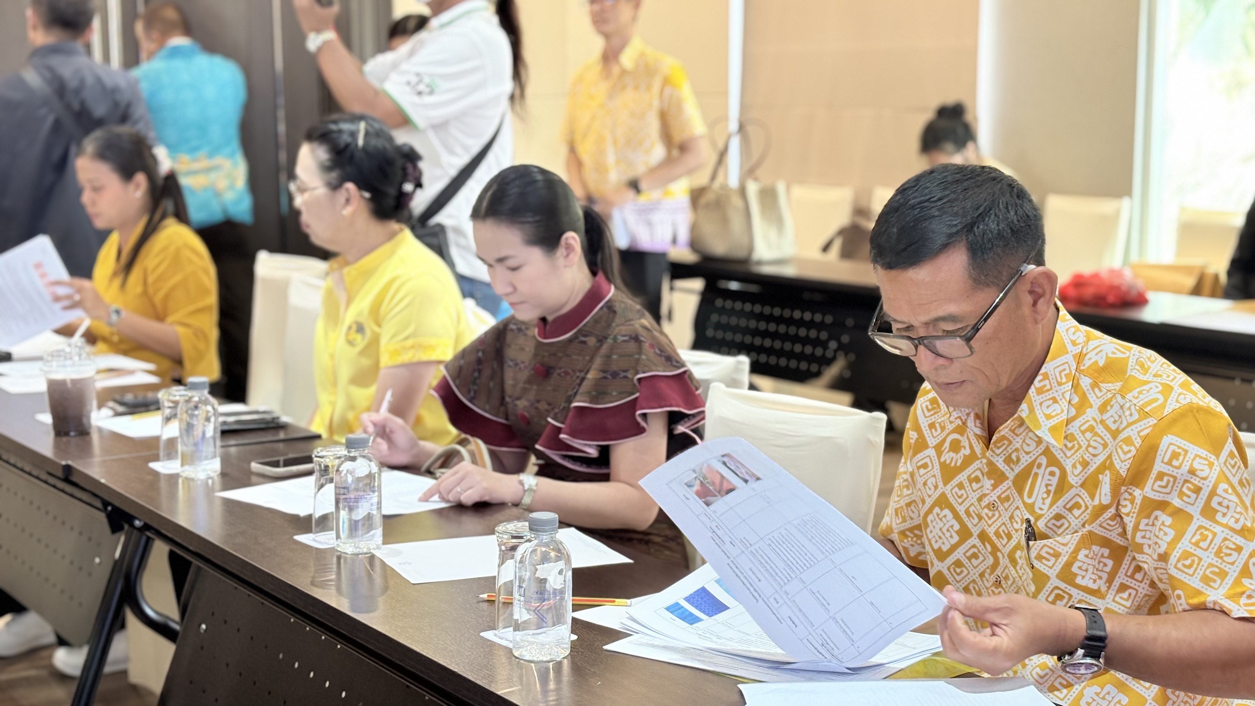 จังหวัดชลบุรี ประกวดผ้าลายพระราชทาน “ผ้าลายสิริราชพัสตราภรณ์” และงานหัตถกรรม จังหวัดชลบุรี ประจำปี 2568