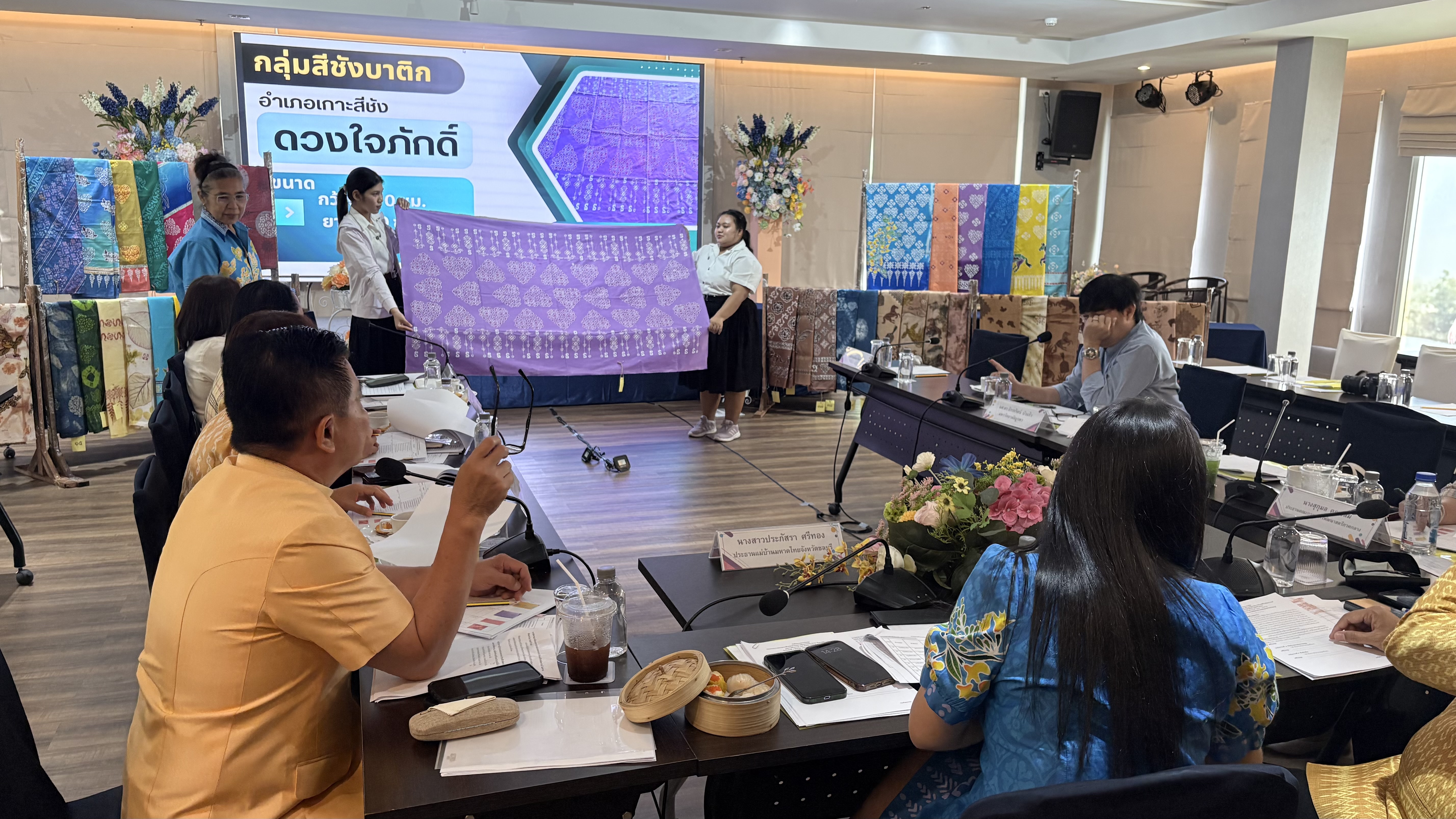 จังหวัดชลบุรี ประกวดผ้าลายพระราชทาน “ผ้าลายสิริราชพัสตราภรณ์” และงานหัตถกรรม จังหวัดชลบุรี ประจำปี 2568