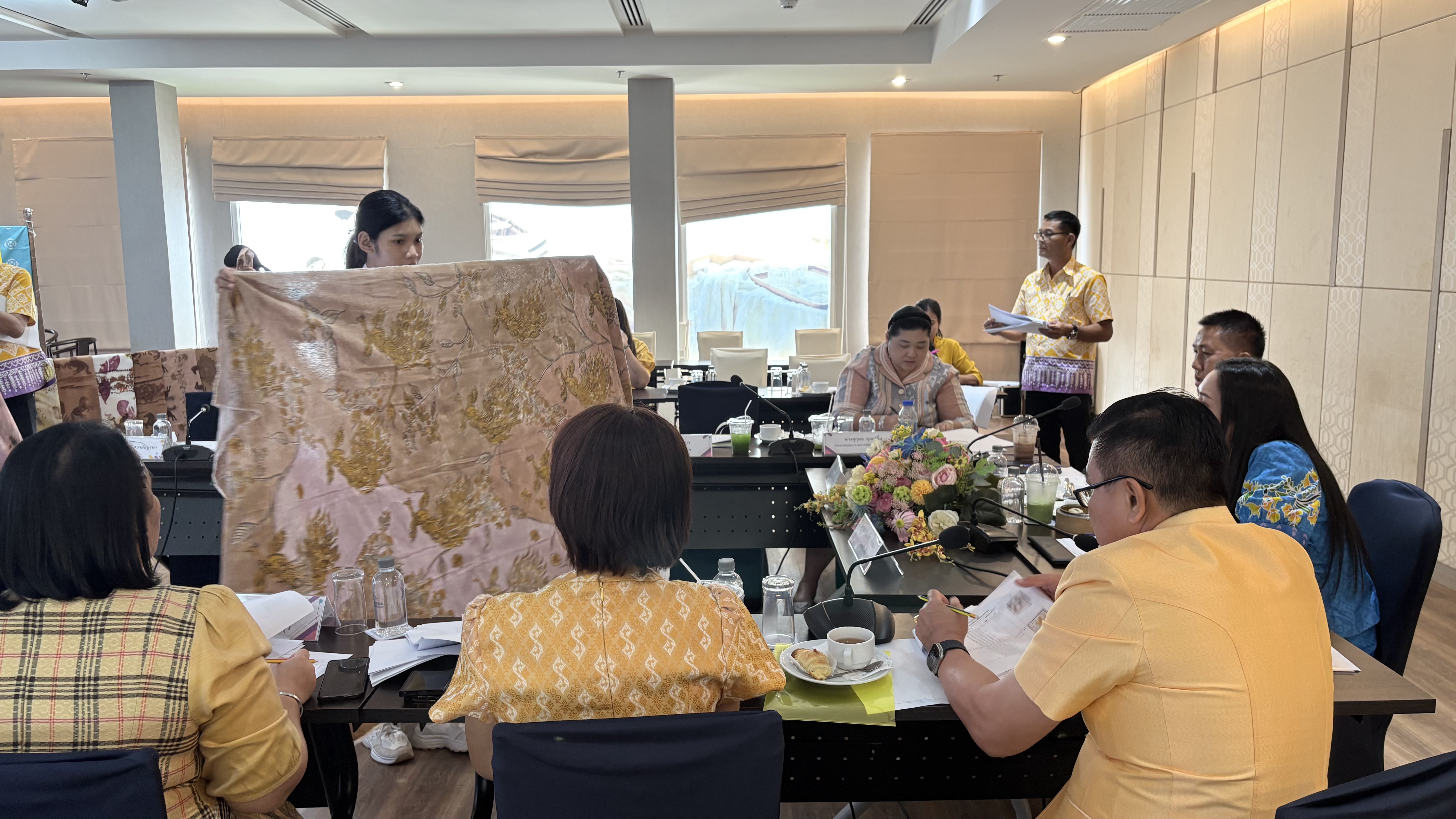 จังหวัดชลบุรี ประกวดผ้าลายพระราชทาน “ผ้าลายสิริราชพัสตราภรณ์” และงานหัตถกรรม จังหวัดชลบุรี ประจำปี 2568