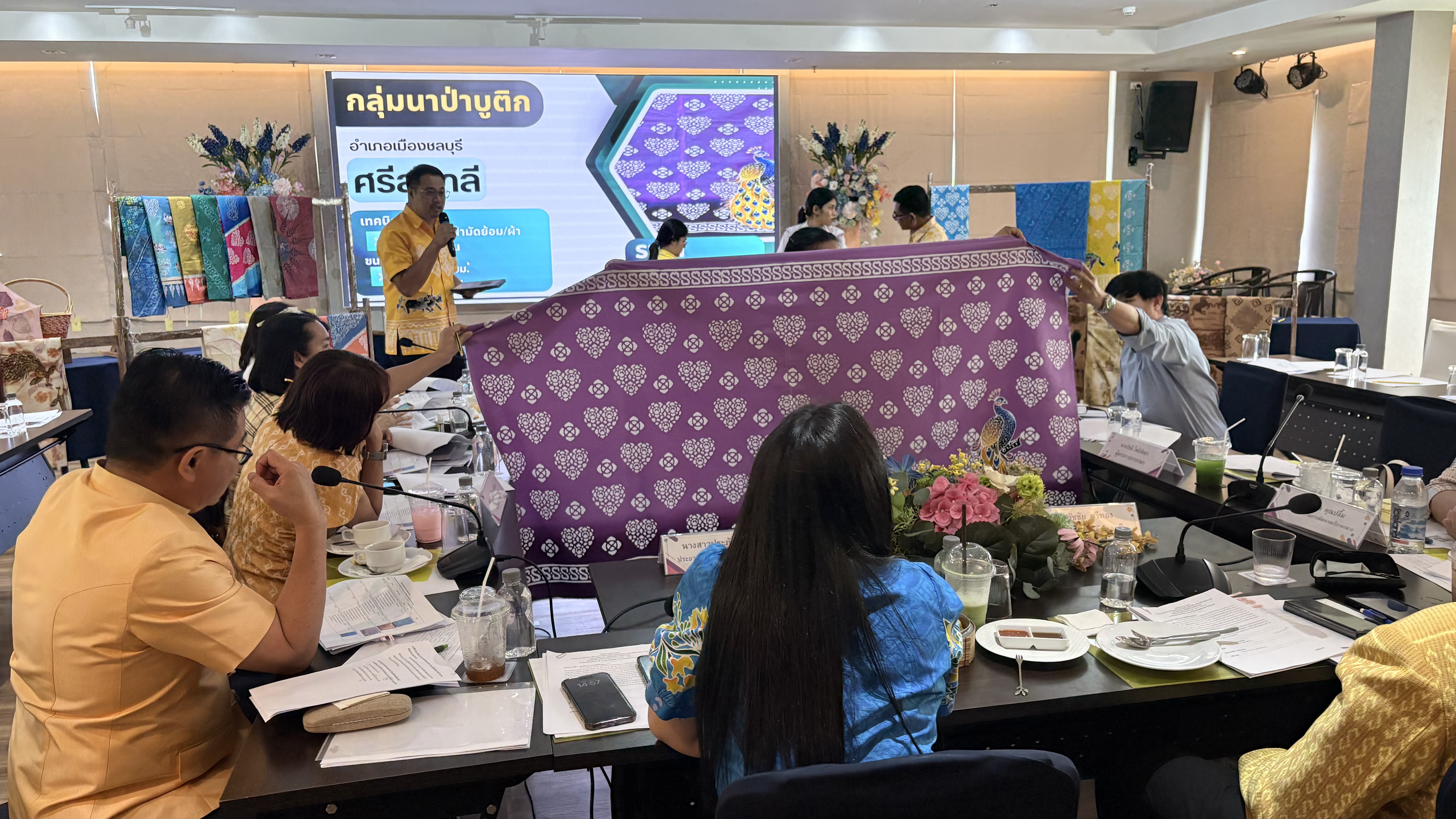 จังหวัดชลบุรี ประกวดผ้าลายพระราชทาน “ผ้าลายสิริราชพัสตราภรณ์” และงานหัตถกรรม จังหวัดชลบุรี ประจำปี 2568